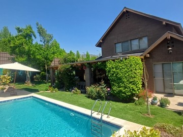 Casa en venta en Av. Plaza con san francisco de asís, Las Condes - 3 dormitorios, 4 baños