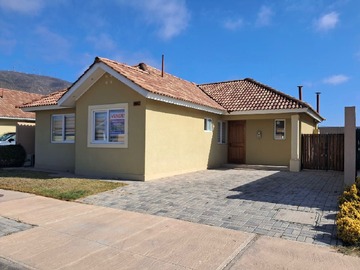 Casa en venta en Raúl Salamanca Jorquera, La Serena, Región de Coquimbo 1700000, Chile, La Serena - 3 dormitorios, 2 baños