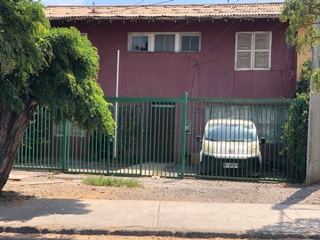 Casa en venta en León xiíi 12733, El Bosque - 5 dormitorios, 2 baños