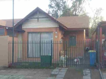 Casa en venta en José Miguel Carrera, La Florida - 3 dormitorios, 2 baños