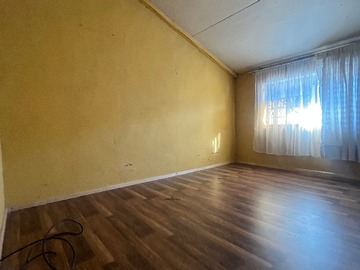 Casa en venta en Cinco sur, Parral - 4 dormitorios, 1 baño