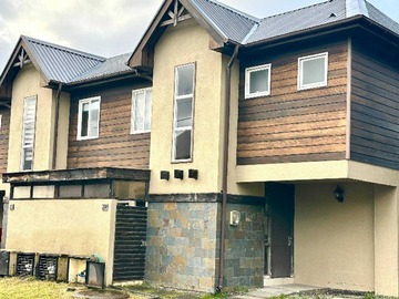 Casa en venta en ID:008V Casa en condominio en venta en Pucón (69934), Pucón - 3 dormitorios, 3 baños