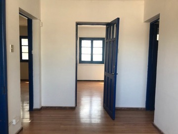 Local Comercial en arriendo mensual en Portugal, Santiago