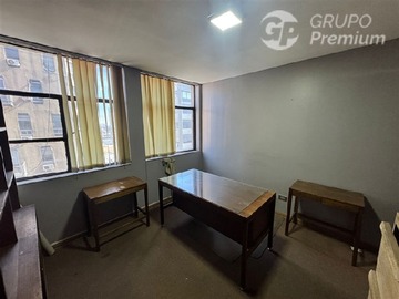 Oficina en venta en Monseñor sotero del rio 309, santiago centro excelente oficina con 3 despachos, Santiago - 3 dormitorios, 1 baño