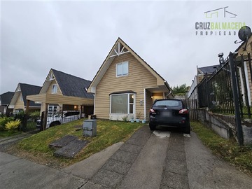 Casa en arriendo mensual en A pasos del Colegio Puerto Varas y Colegio Patagonia, Puerto Varas - 3 dormitorios, 3 baños