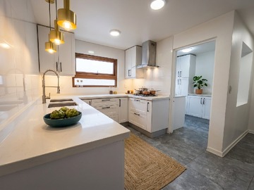 Casa en venta en Altos Del Parque Pte. 4063, Peñalolén, Peñalolén - 4 dormitorios, 3 baños