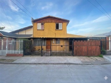 Casa en venta en Pasaje Los Mallines, Puente Alto - 5 dormitorios, 2 baños