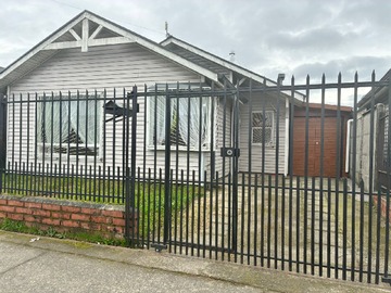 Casa en arriendo mensual en Avenida Capitán Ávalos, Puerto Montt - 3 dormitorios, 2 baños