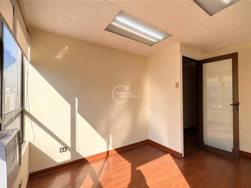 Oficina en venta en Metro Tobalaba, Providencia - 3 dormitorios, 2 baños