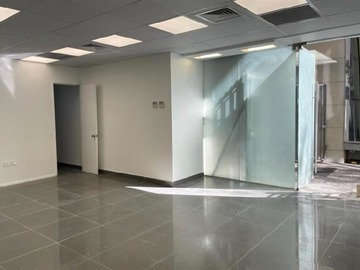 Oficina en arriendo mensual en Arriendo Oficina. Planta libre 2B. Excelente ubicación. Providencia, Providencia - 2 baños