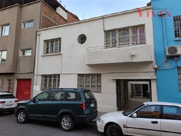 Casa en arriendo mensual en Almirante Riveros / Metro Santa Isabel / Bustamante / Vicuña Mackenna, Providencia - 2 dormitorios, 3 baños