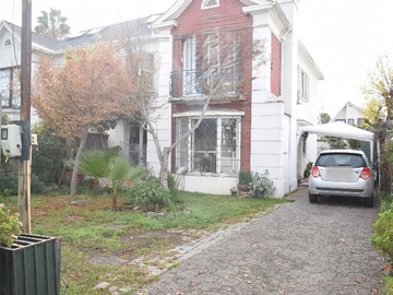 Casa en venta en Casa en Venta, Nevería , Estadio Español (172029), Las Condes - 4 dormitorios, 3 baños