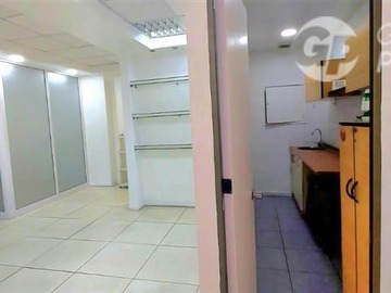 Oficina en arriendo mensual en Bandera con Moneda, Santiago - 3 dormitorios, 1 baño