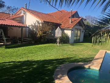 Casa en venta en Condominio los parronales, San Fernando - 4 dormitorios, 5 baños