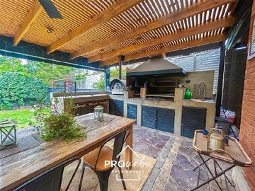 Casa en venta en Chamisero, Colina - 4 dormitorios, 5 baños