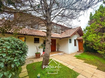 Casa en venta en Casa Grande Parque Conguillio Norte, Peñalolén - 5 dormitorios, 4 baños
