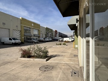 Bodega en arriendo mensual en Vespucio, Quilicura - 2 baños