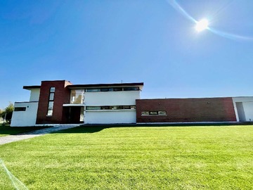 Casa en arriendo mensual en Fantástica casa en exclusivo condominio (89905), Talagante - 5 dormitorios, 4 baños