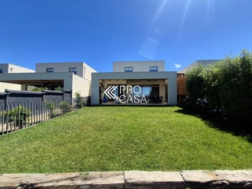 Casa en venta en Vende - Pie Andino, Lo Barnechea - 4 dormitorios, 2 baños