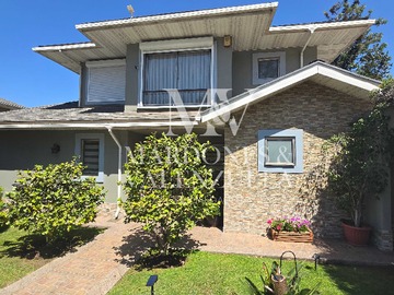Casa en venta en Casa en perfecto estado en Peñalolén. Seguro (167891), Peñalolén - 5 dormitorios, 3 baños