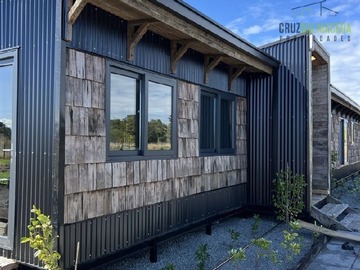 Casa en venta en Nueva Casa con vista a dos volcanes y acceso a laguna, maderas nativas, impecable, Puerto Varas - 3 dormitorios, 3 baños