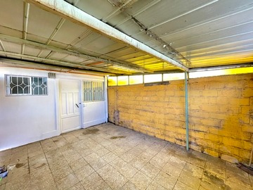 Casa en arriendo mensual en Departamento Interior con Estacionamiento en la Florida - 1 dormitorio, 1 baño