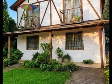 Casa en venta en Larrain, La Reina - 5 dormitorios, 3 baños