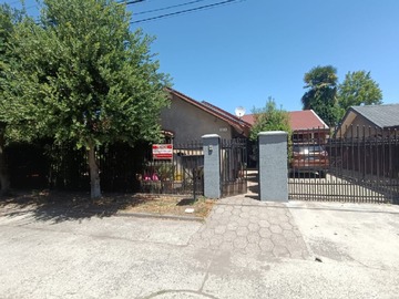 Casa en venta en Amplia casa con piscina villa emmanuel chillan, Chillán - 3 dormitorios, 2 baños