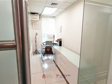 Local Comercial en venta en Metro Manuel Montt, Providencia - 4 dormitorios, 2 baños