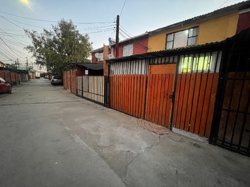 Casa en venta en Cómoda y Funcional Casa en Villa Santa Carolina, Maipú. - 3 dormitorios, 2 baños