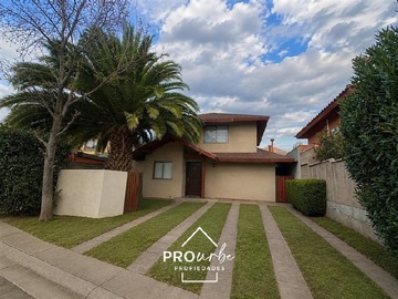 Casa en venta en Quilín/Mar Tirreno, Peñalolén - 3 dormitorios, 3 baños