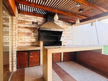 Casa en arriendo mensual en Casa en Arriendo 4 Dormitorios, 4 Baños, Piscina, Quincho y Mas - 4 dormitorios, 4 baños