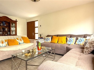 Casa en venta en Casa en venta remodelada, en el mejor sector residencial de Ñuñoa, Ñuñoa - 4 dormitorios, 2 baños
