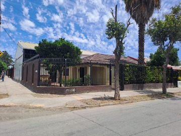 Casa en venta en Estacion de metro observatrorio, El Bosque - 5 dormitorios, 3 baños