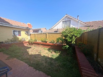Casa en venta en Venta de Casa, 4 dorm, 3 baños, servicio (158156), Peñalolén - 4 dormitorios, 3 baños
