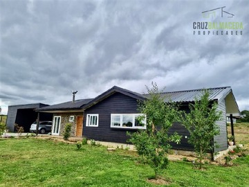 Casa en venta en Parque Ivian 2, Puerto Varas - 4 dormitorios, 3 baños