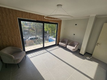 Local Comercial en arriendo mensual en Laura de Noves 83, Las Condes, Región Metropolitana de Santiago 7550000, Chile, Las Condes