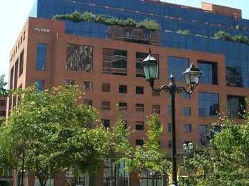 Oficina en arriendo mensual en La Pastora - Reyes Lavalle - El Alcalde - Barrio El Golf en Las Condes, Las Condes - 7 baños