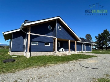 Casa en arriendo mensual en Condominio Los Ulmos, km 6 camino a Ensenada, Puerto Varas - 3 dormitorios, 3 baños