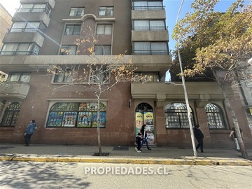 Oficina en arriendo mensual en Metro Santa Lucía, Santiago - 5 dormitorios, 2 baños