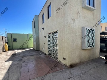 Casa en venta en Avenida Peuco, Calama - 5 dormitorios, 3 baños