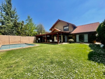 Casa en venta en Casagrande, consistorial, av. El valle, condominio, Peñalolén - 4 dormitorios, 3 baños