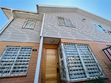 Casa en venta en Estadio Santiago Bueras, Maipú - 4 dormitorios, 3 baños