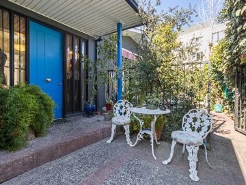 Casa en venta en Remodelada - gran jardín - piscina (1409), Providencia - 5 dormitorios, 4 baños