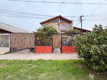Casa en venta en Casa Remodelada con Amplios Espacios en Villa Pehuén, Maipú. - 3 dormitorios, 2 baños