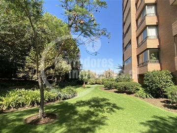 Departamento en venta en Metro Manquehue, Apumanque, Avenida Colon, Las Condes - 3 dormitorios, 3 baños