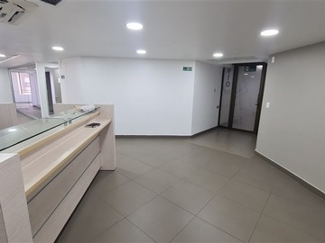Oficina en arriendo mensual en Metro Los Leones, Providencia - 16 dormitorios, 6 baños