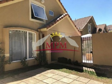 Casa en venta en Avenida Pedro Fontova7800, Huechuraba - 4 dormitorios, 3 baños