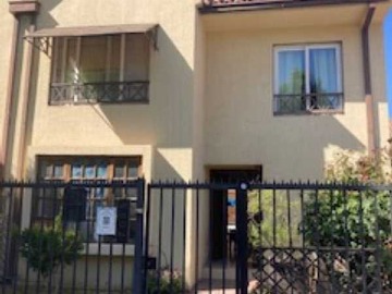 Casa en venta en Casa Amplia y Luminosa en Microbarrio Cerrado (178279), Huechuraba - 5 dormitorios, 3 baños