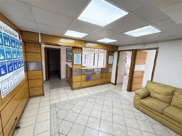 Oficina en venta en Apoquindo Alcántara, Las Condes - 10 dormitorios, 1 baño